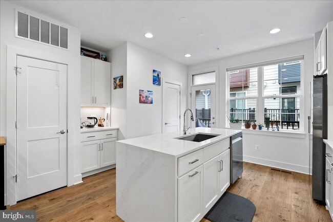 Building Photo - 7345 Blade Dr