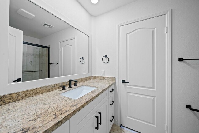 Building Photo - Mission Hills Country Club Home