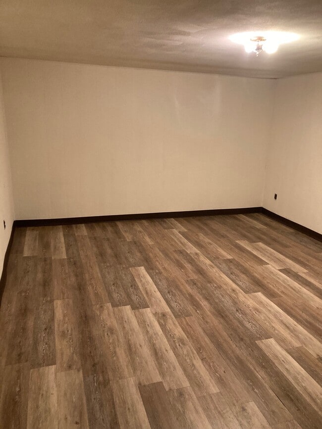 Building Photo - 27 Holly Dr