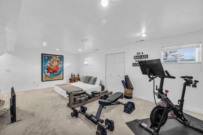 Building Photo - SILVER CREEK HORSE PROPERTY