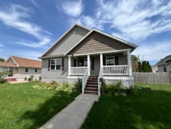 Building Photo - 1309 8th St NW