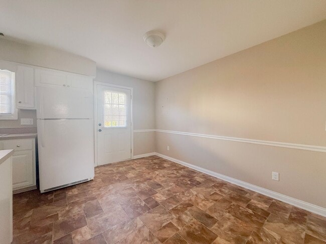 Building Photo - 42 Eastgate Cir