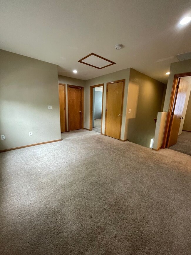 Building Photo - 3 Bedroom 2 Bath House in Thornton Available Now!