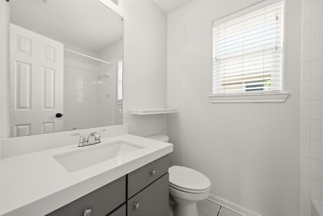 Building Photo - 218 Plaza Del Sol Park