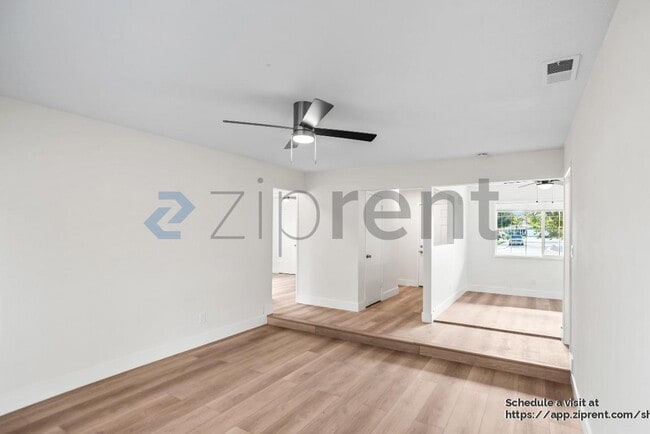 Building Photo - 451 Helen Ave