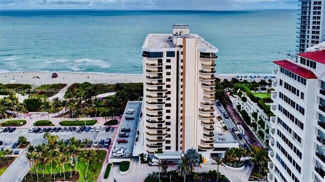 Building Photo - 6423 Collins Ave