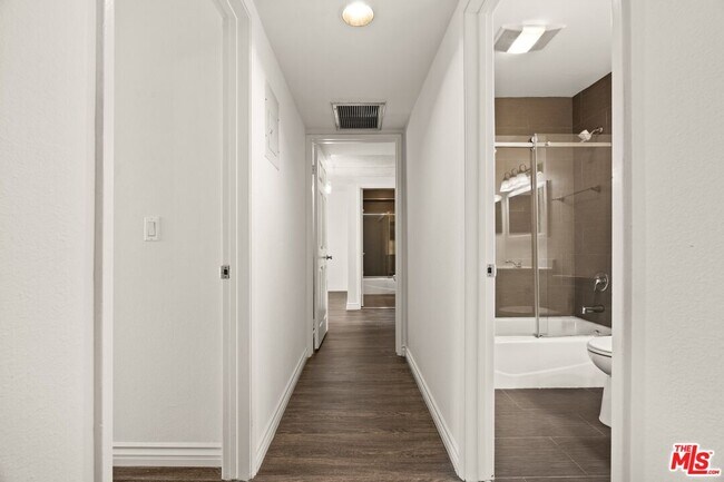 Building Photo - 1950 Rodney Dr