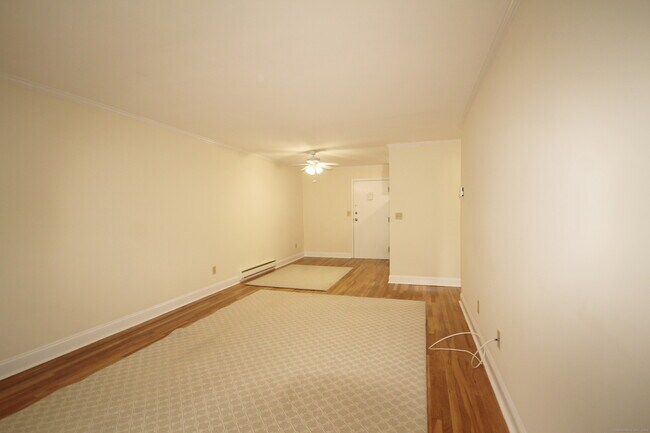 Building Photo - 637 Cove Rd