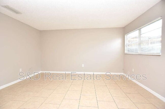 Building Photo - 1139 Mercury Dr W