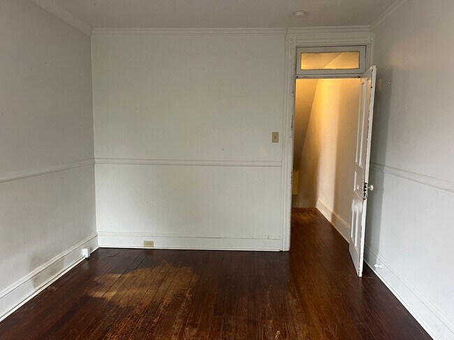Building Photo - Beautiful 5 Bedroom 2.5 bath Single Family Home in Prime Chestnut Hill Location!