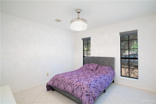 Building Photo - 27 N 33rd St