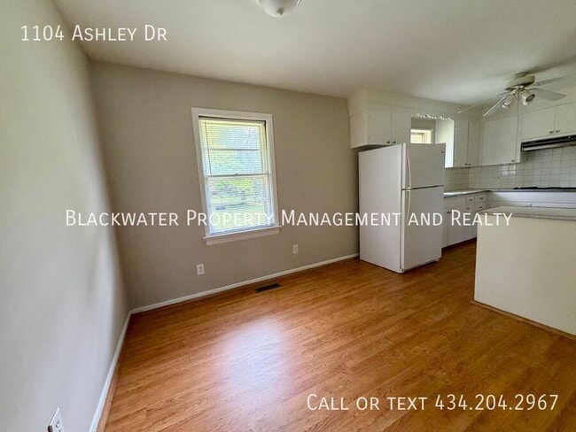 Building Photo - 1104 Ashley Dr