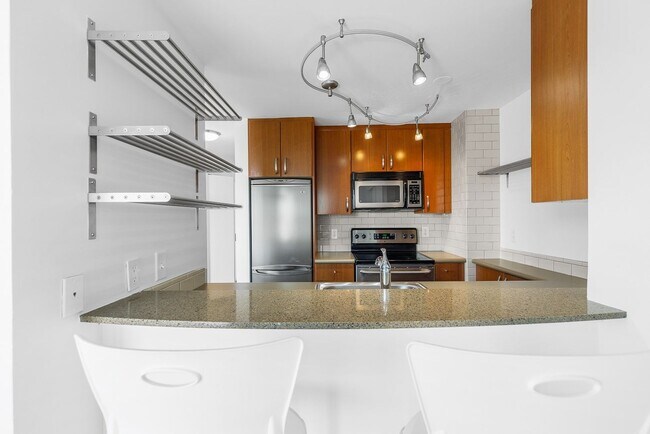 Building Photo - Wallingford one-bedroom one bath, includes...