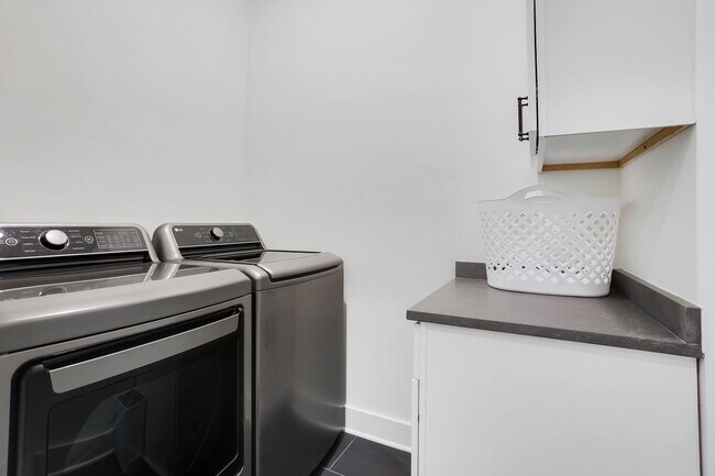 Building Photo - Upscale Palmyra Terrace Townhome! Fully Fu...