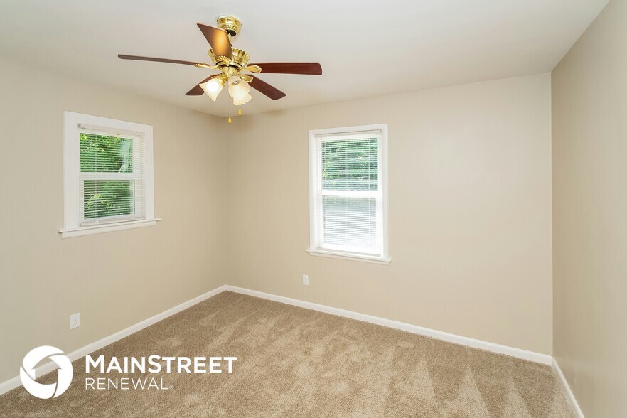 Building Photo - 2701 22nd St SW