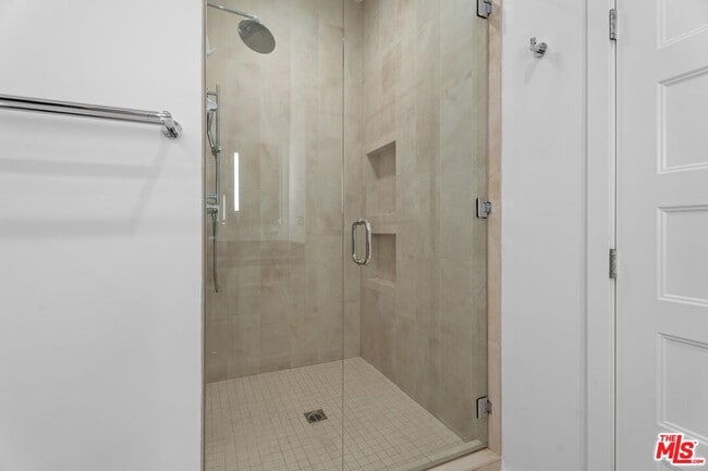 Building Photo - 4136 Greenbush Ave