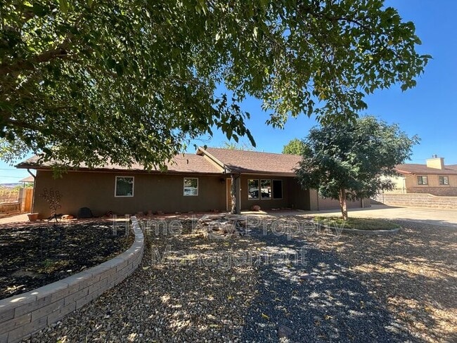 Building Photo - 3165 Crestview Dr