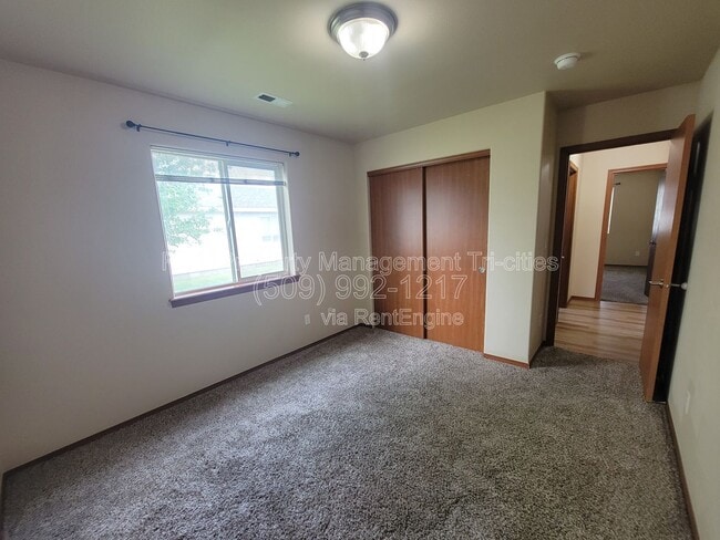 Building Photo - 1653 Larkspur Dr