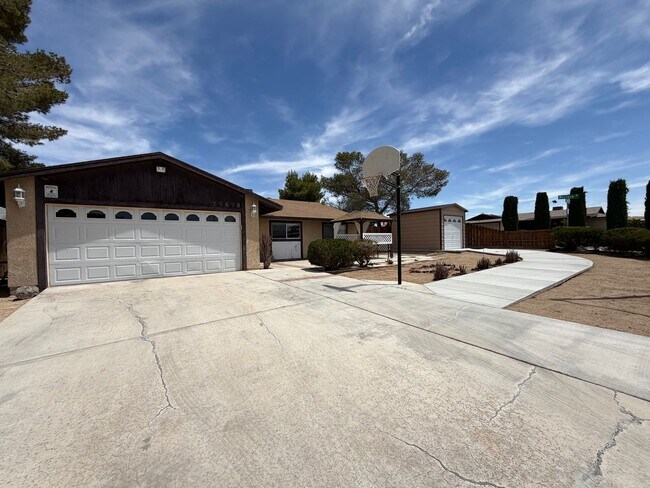 Building Photo - 3 Bedroom 2 Bathroom House with 2 Car Garage Located in Lenwood