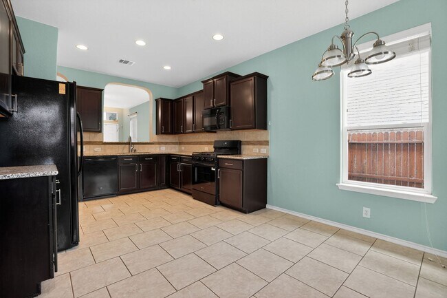 Building Photo - Spacious 3BR w/ Appliances Included + Resort-Style Community Amenities