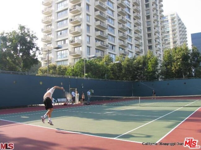 Building Photo - 2160 Century Pk E