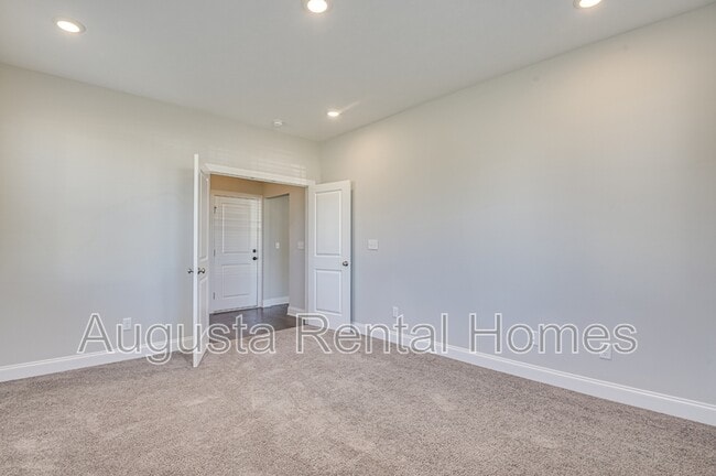 Building Photo - 909 Chesford Dr