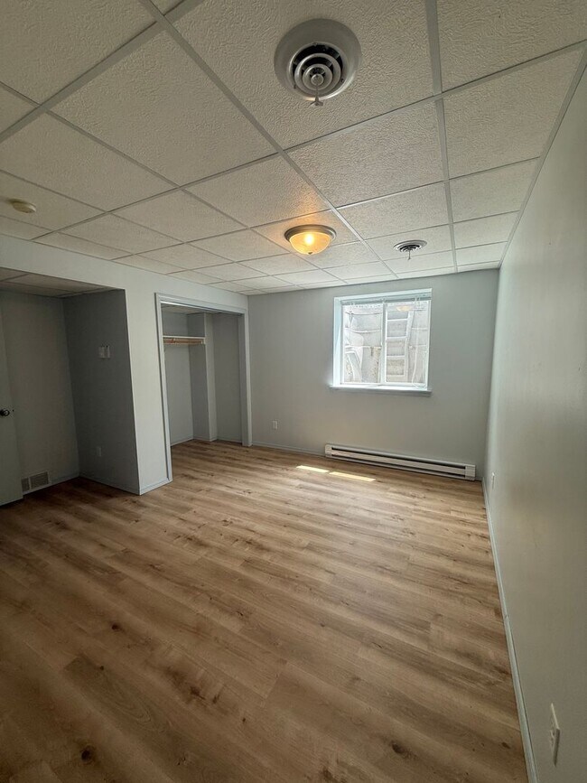 Building Photo - 600-602 Mollies Way