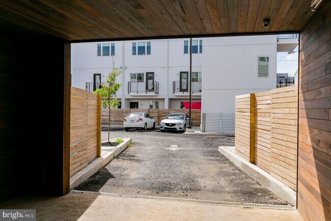 Building Photo - 1247 N 27th St