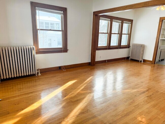 Building Photo - 315 3rd Ave E