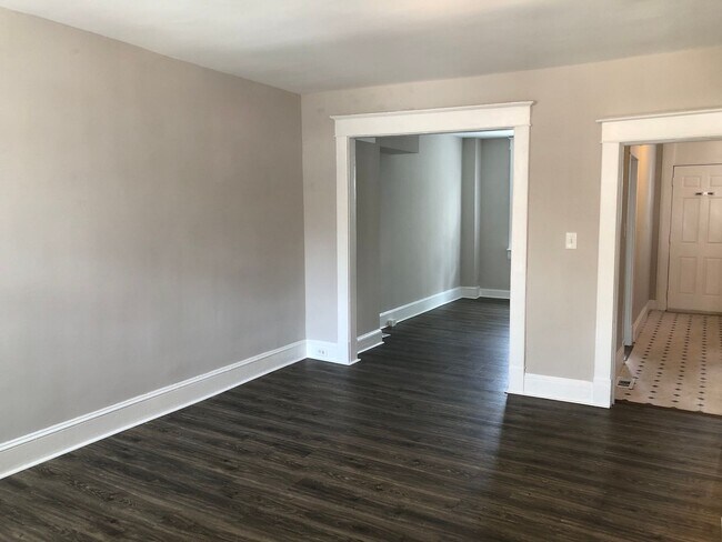 Building Photo - Recently Renovated 3 Bedroom In Mosher for...