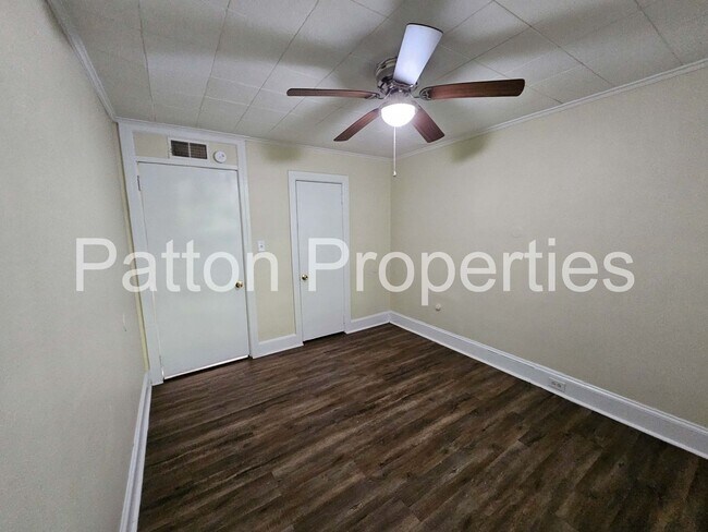 Building Photo - 1401 Kinderway &amp; 4300-4302 Wentworth -...
