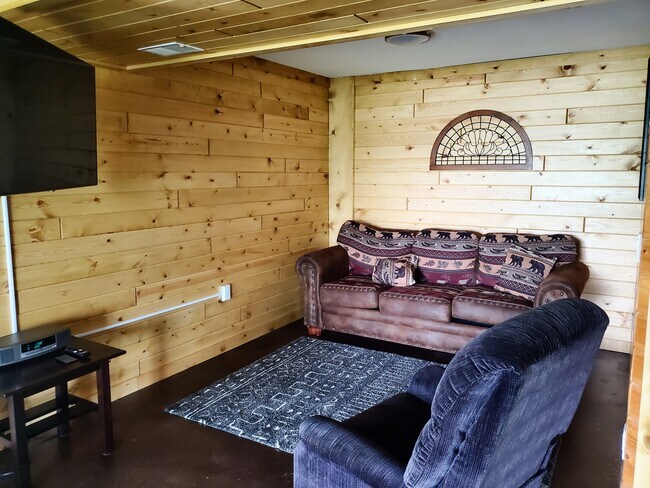 Main floor/ basement living area - 18629 Langly Ave N