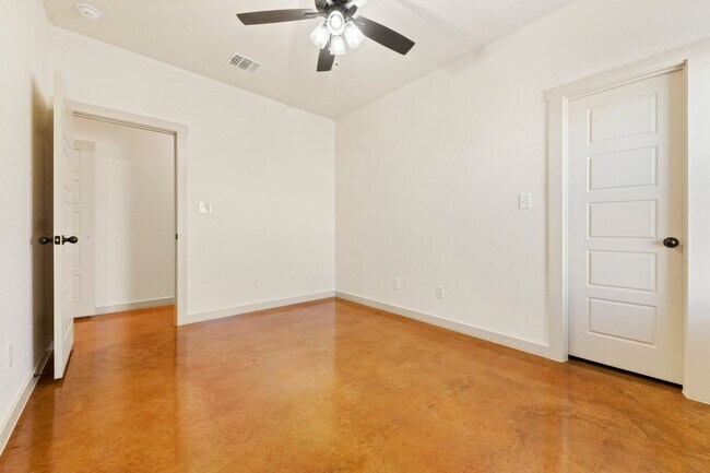 Building Photo - 1912 Caspian Trl