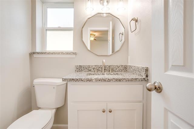 Building Photo - 921 Willow Cir S