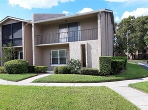 Building Photo - 824 Town Cir