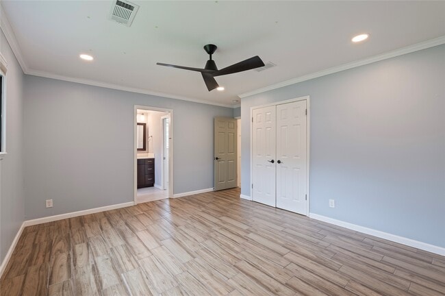 Building Photo - 4034 Shady Springs Dr