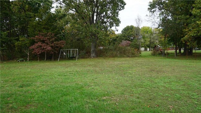 Building Photo - 107 N Elm Springs Rd