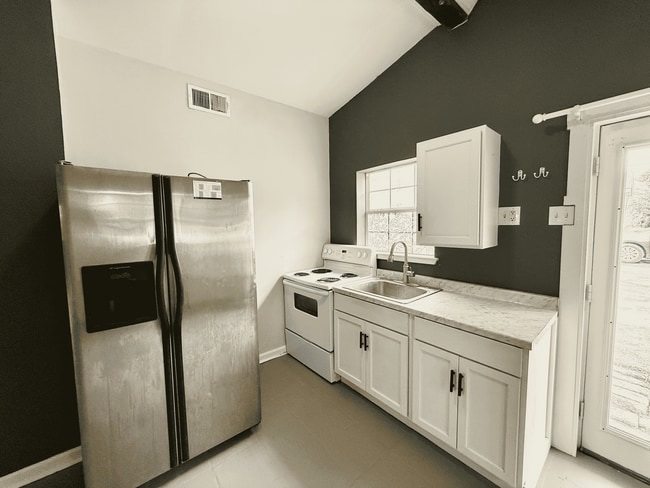 Building Photo - Rental Available: 427D General Mouton Lafayette
