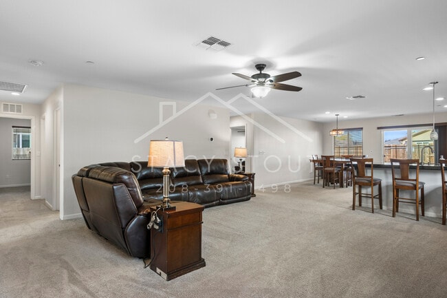 Building Photo - 1385 Deerwood St