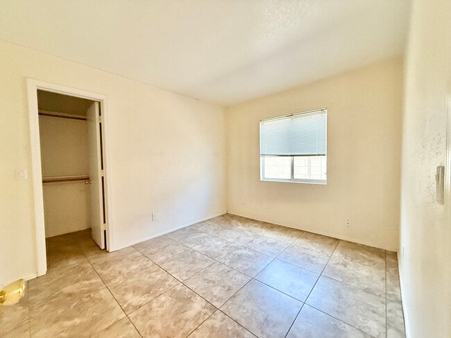 Building Photo - 2316 E Kelton Ln