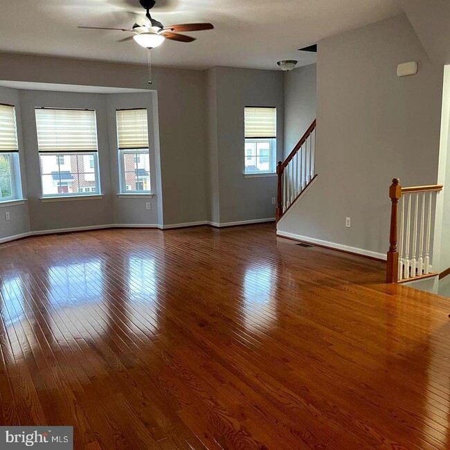 Building Photo - 129 Winterberry Way