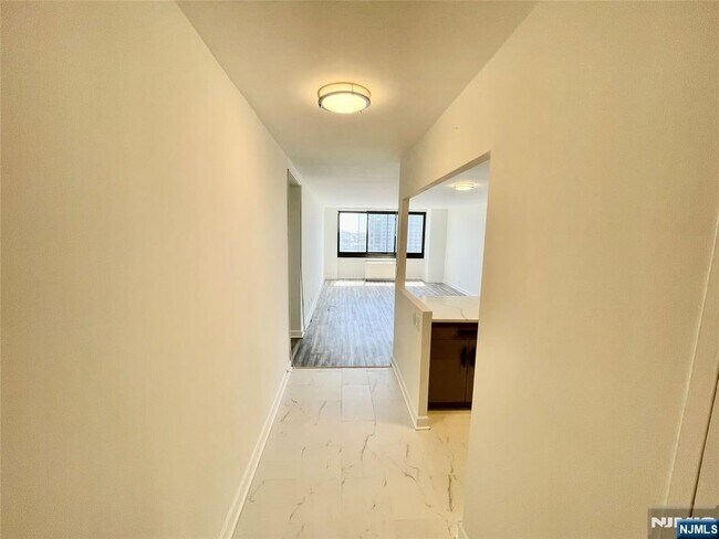Primary Photo - 770 Anderson Ave
