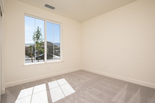 Building Photo - Newly constructed home in Golden Valley, 4...