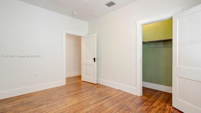 Building Photo - 1676 SW 11th St