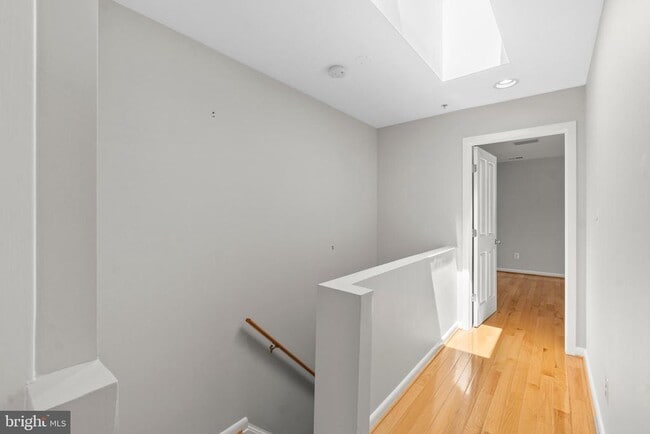 Building Photo - 2113 12th Pl NW
