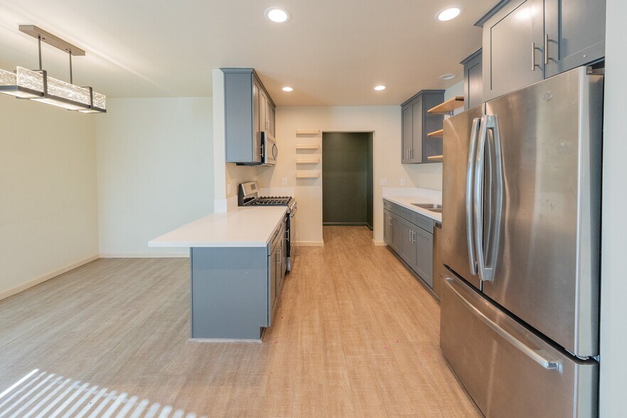 Building Photo - 7503 Camellia Ave