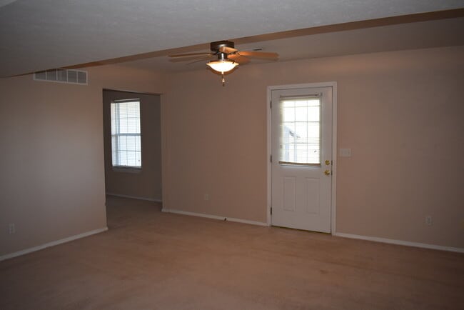 Building Photo - 4 bed / 3 bed Home with Gorgeous View!!!