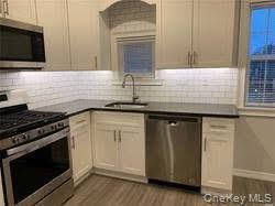 Building Photo - 580 W Montauk Hwy