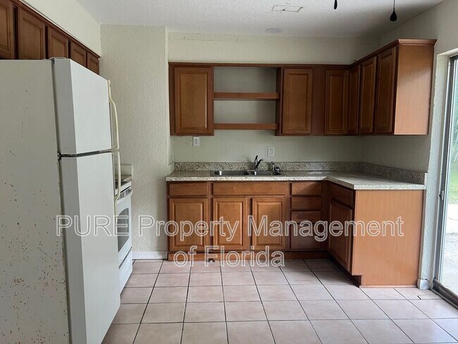 Building Photo - 2205 NE 14th Ave