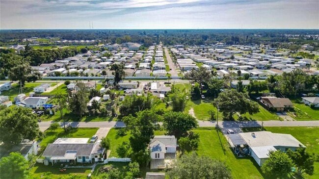 Building Photo - 317 Jessica St S